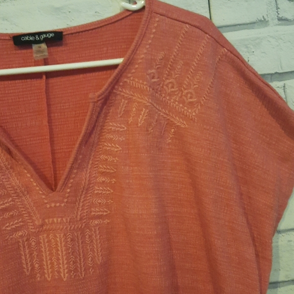 Cable & Gauge Women's Size 1X Knit Top Light Red Stitching Cap Sleeve - Picture 2 of 5